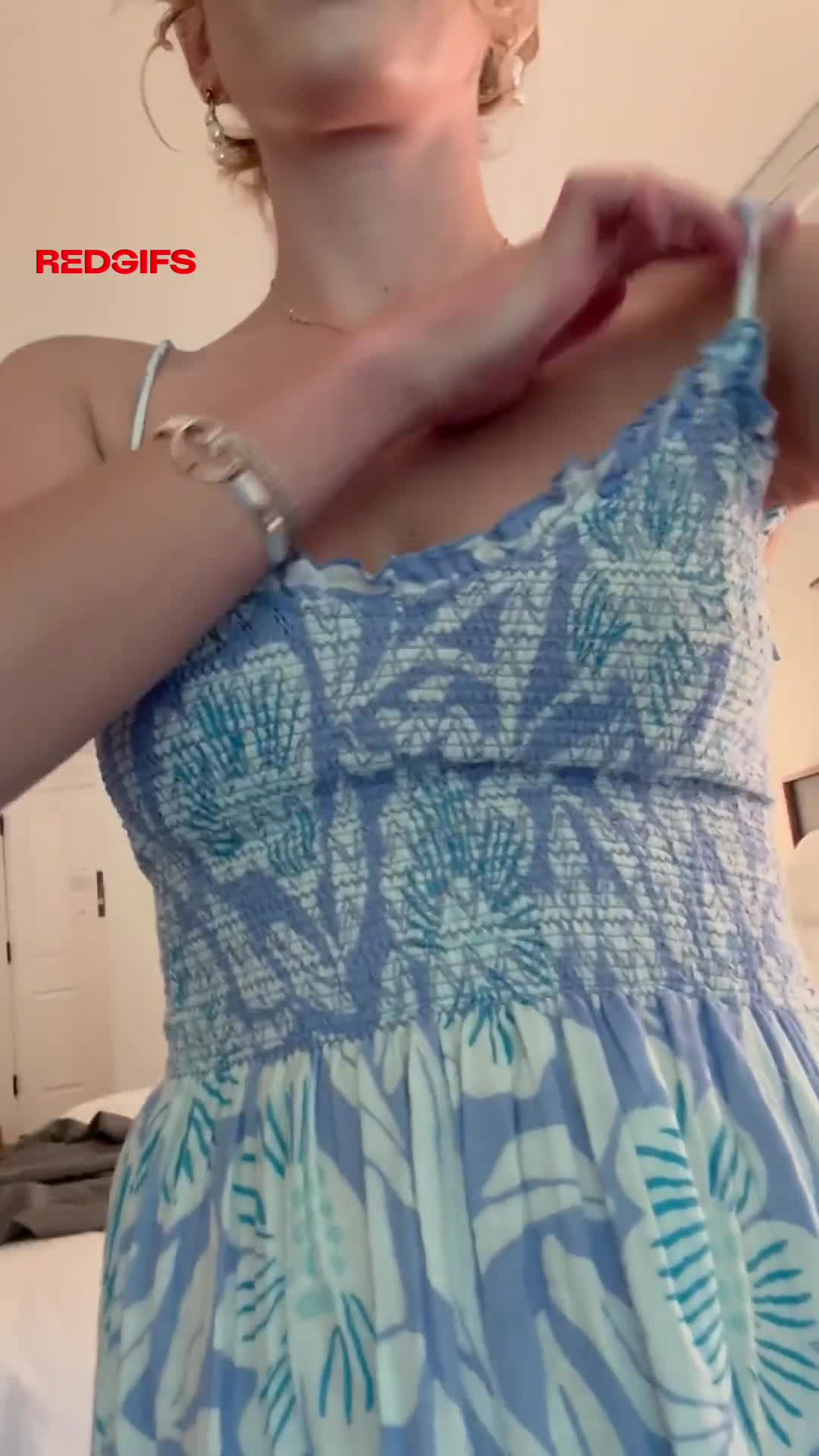 I make a good wedding date 🦋 always making sure I’m bare and braless 🩵