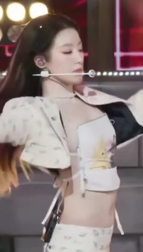 i-dle - SHUHUA