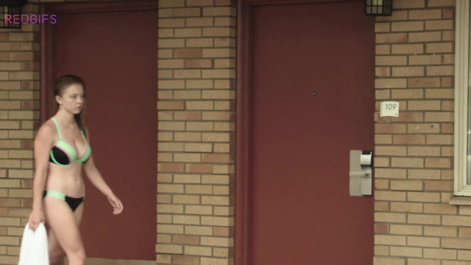 20 Year Old Sydney Sweeney in Everything Sucks (NN)