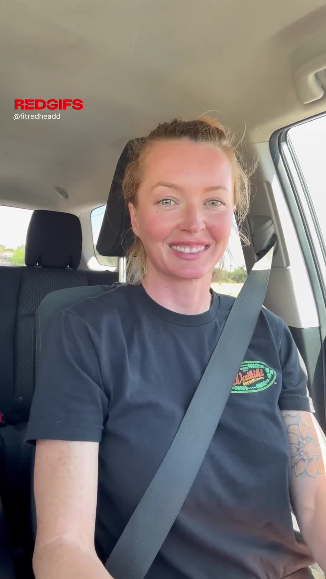 Flashing Friday while MILFing around town! [GIF]